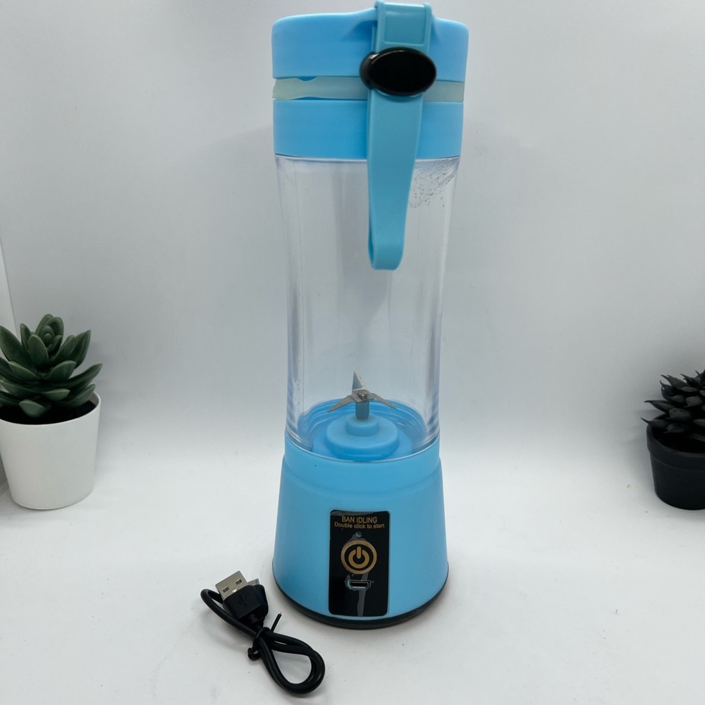 Mini Personal Blender Portable Rechargeable Battery Powered USB Charged